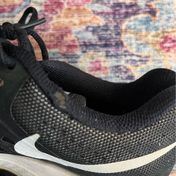 Nike Black and White Women's Running Shoes - Picture 8 of 9